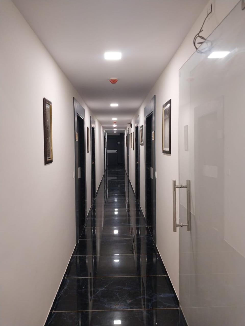 巴罗达 Hotl Sunsky酒店 外观 照片